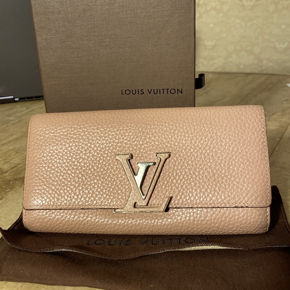 Louis Vuitton vintage Capucines Long Wallet in Magnolia Pink leather
